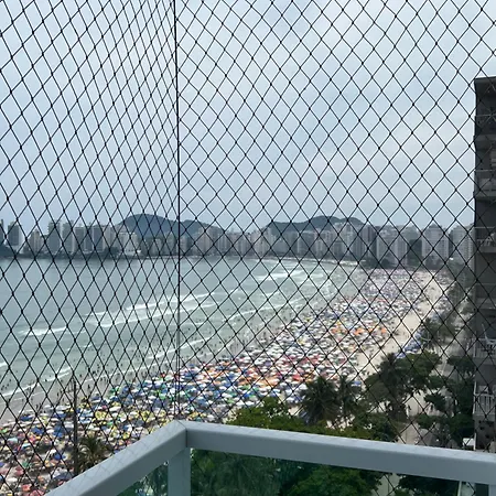 Apartamento frente mar Guarujá Pitangueiras pé na areia-3